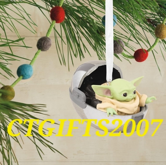 2020 Hallmark Star Wars The Mandalorian The Child Baby Yoda Ornament VHTF BNIWB. - Picture 1 of 10